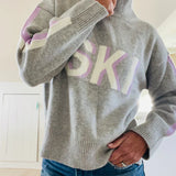 Pulover sa rolovanim kragnom od kašmira u retro ski stilu