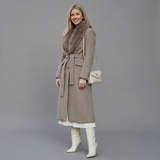 Elara | elegantan dugi kaput sa mekom krznenom kragnom