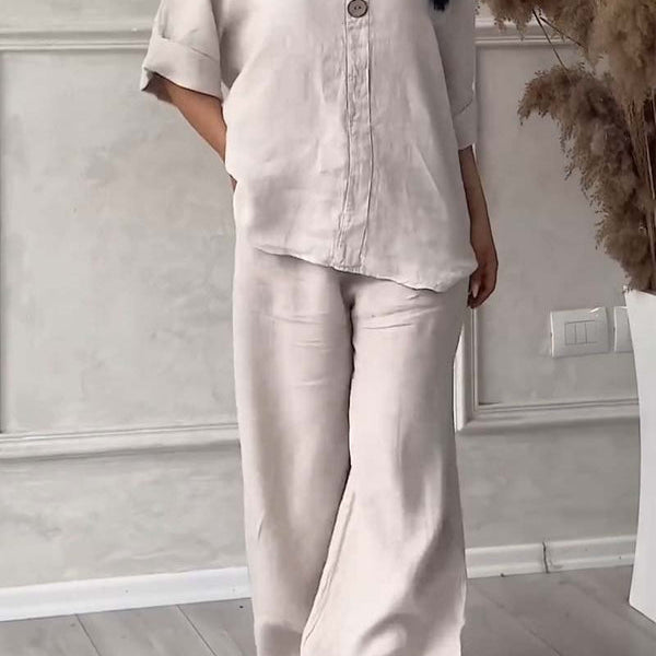 Dvodijelni set od pamuka i lana, ukrašen ležernim dugmadima